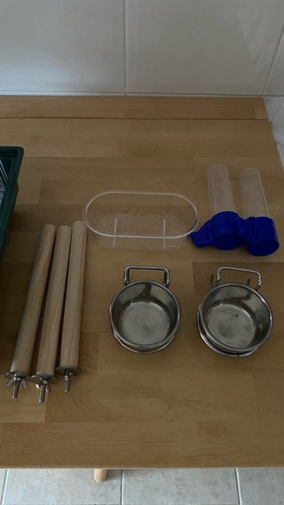 Jaula para pájaros con accesorios