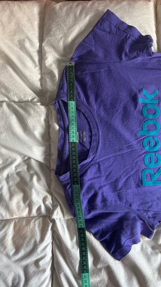 Camiseta Reebok Morada con Logo Teal