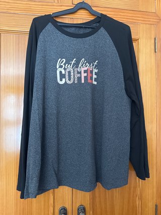 Camiseta But first coffee gris y negra