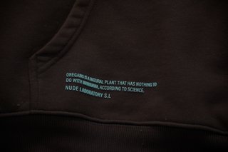 Sudadera NudeProject Mom, I swear its oregano