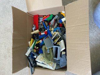 Caja de piezas LEGO