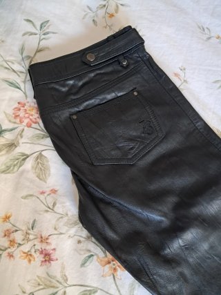 Pantalón efecto piel