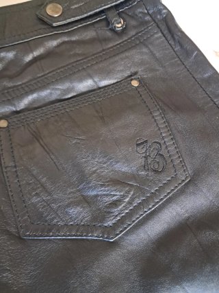 Pantalón efecto piel