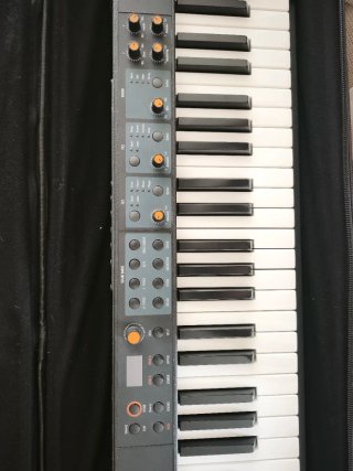 TECLADO + ALTAVOZ (con sus fundas) <estrenar>