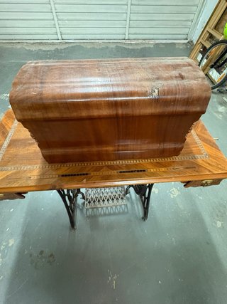 Máquina de coser antigua Vesta Central