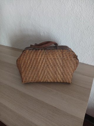 Maletín antiguo mimbre siglo XX