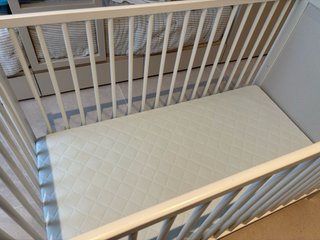 Cuna de bebé blanca + colchon