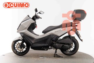 KYMCO SKYTOWN 125