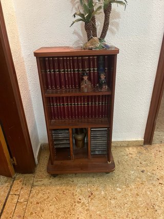 Mueble de madera con cajones