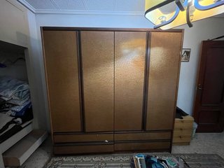 Mueble de madera con cajones