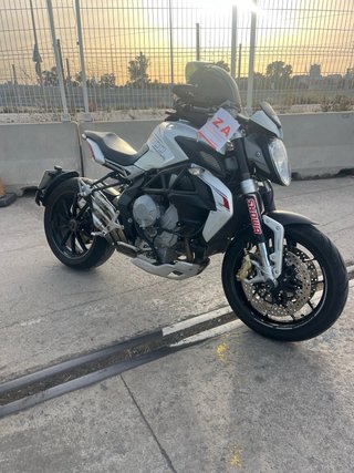 MV Agusta Brutale 800 Blanca y Roja