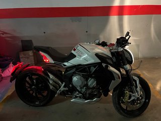 MV Agusta Brutale 800 Blanca y Roja