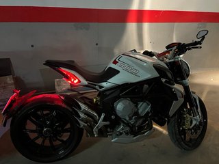 MV Agusta Brutale 800 Blanca y Roja