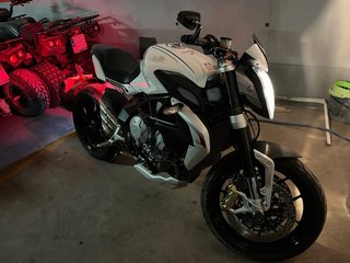 MV Agusta Brutale 800 Blanca y Roja