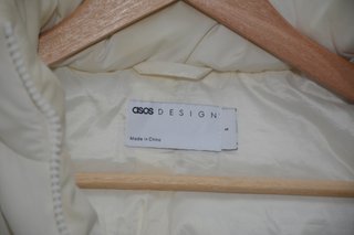Plumas ASOS Blanco
