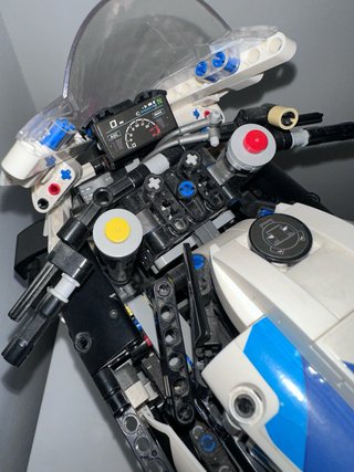 Lego Technic BMW S 1000 RR