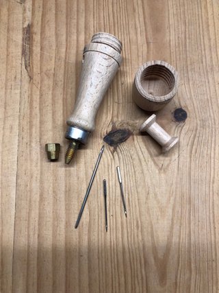 Herramienta para coser cuero