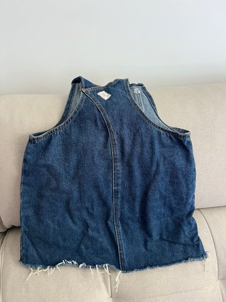 Vestido vaquero con tirantes y rotos