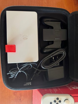 Nintendo Switch OLED Bianca e Nera