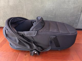 Alcofa Stokke para bebé  - Negra  Com adaptadores