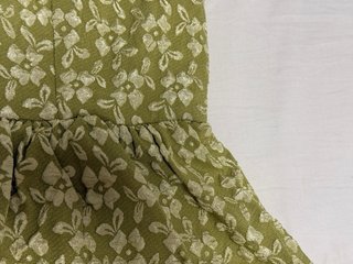 Top verde con estampado floral