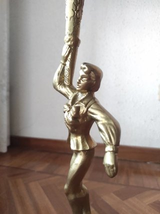 Cenicero de pie decorativo de metal