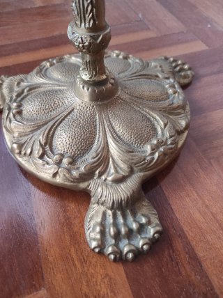 Cenicero de pie decorativo de metal