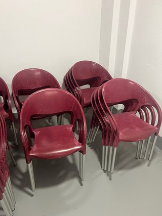 Conjunto 36 sillas de plástico rojas