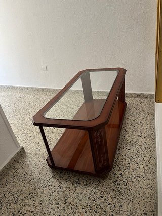 Mesa de centro madera y cristal.