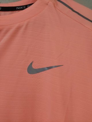 ​Camiseta Nike Running Dri-Fit Nueva (Talla M/L)