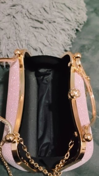 Bolso fiesta rosa con pedrería y asa dorada