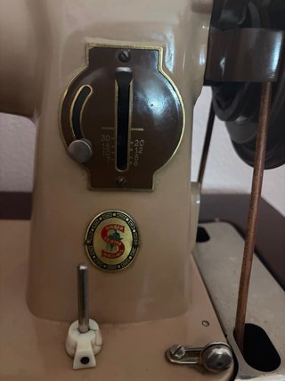 Máquina de coser SINGER con mueble