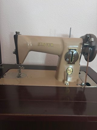 Máquina de coser SINGER con mueble