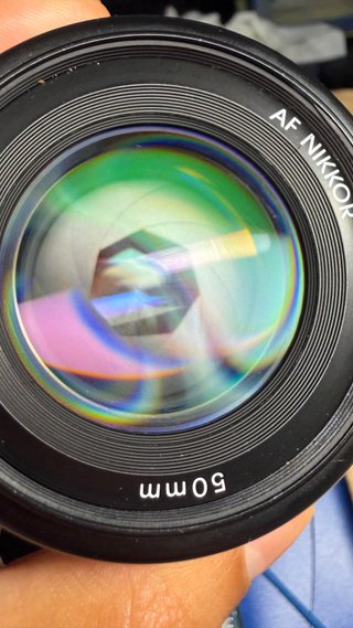 Nikon F50 con objetivo AF Nikkor 50 mm 1:1.4