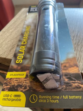Linterna led solar y recargable
