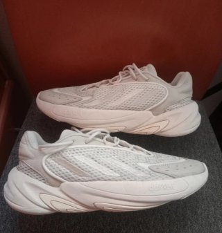 Adidas Ozelia Gris y Blanco