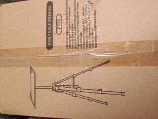 Trípode EZTR para proyector /tablete nuevo en su ?