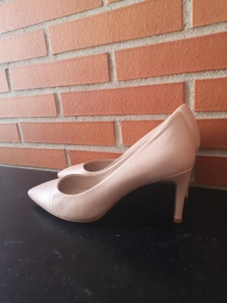 Zapatos de tacón color maquillaje. Nude