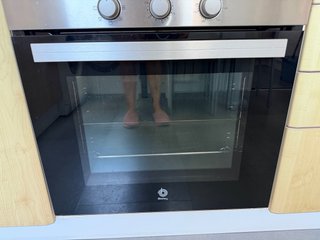 Placa vitrocerámica, horno y campana extractora