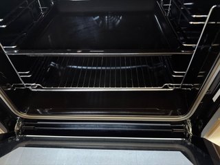 Placa vitrocerámica, horno y campana extractora