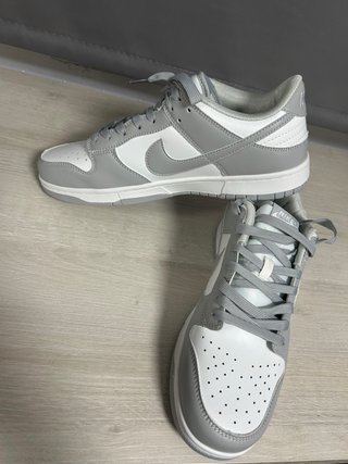 Nike Dunk Gris y Blanco Talla 44.