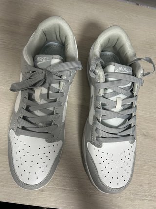 Nike Dunk Gris y Blanco Talla 44.