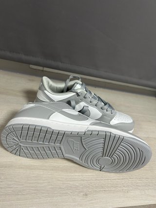 Nike Dunk Gris y Blanco Talla 44.