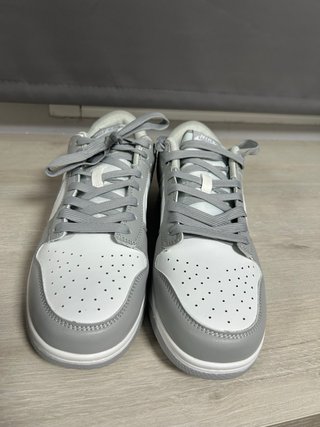 Nike Dunk Gris y Blanco Talla 44.