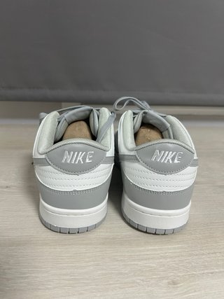 Nike Dunk Gris y Blanco Talla 44.
