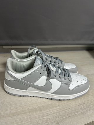Nike Dunk Gris y Blanco Talla 44.