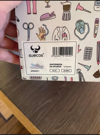 Suecos de enfermería blancos con estampado