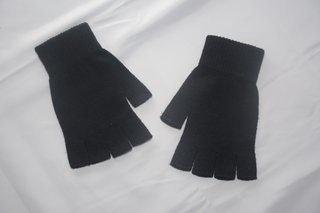 Guantes sin dedos negros