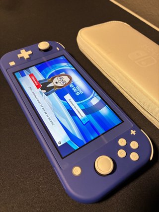 Nintendo Switch Lite Azul + Tomodachi life