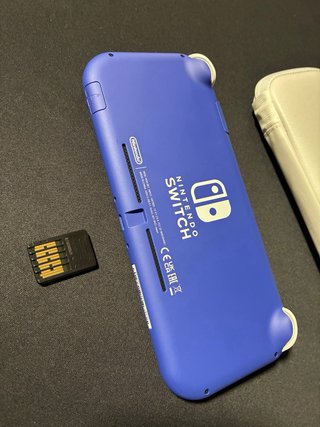 Nintendo Switch Lite Azul + Tomodachi life